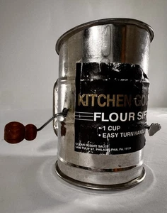 Vtg Sifter Flour Sugar Cocoa One 1 Cup Wooden Knob Farmhouse USA Cottage Kitschy - Picture 1 of 6