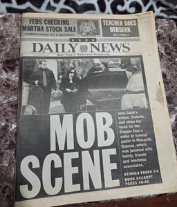 Mafia-Szene: John Gotti Beerdigung Familie feds Mafia Daily News. Juni 14, 2002 - Bild 1 von 5