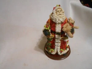 Estatuilla de Santa Claus de resina navideña con base/soporte de madera - Imagen 1 de 4