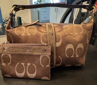 Cartera de colección Y2K Coach pequeña Mini Demi Hobo con cremallera superior lona con cuentas y gamuza  Foto 1 de 4