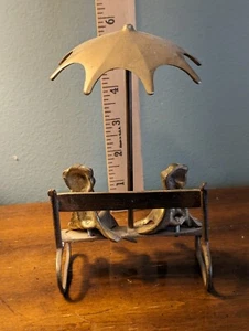 Vintage Brass Two Frogs Sitting on Park Bench Under Umbrellas Figurine Statue - Picture 1 of 4