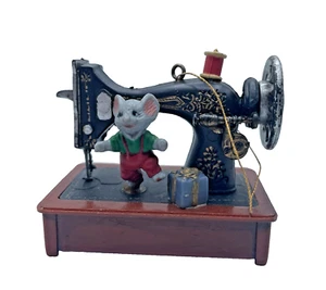 Máquina de Coser Miniatura Estilo Cantante con Ratón Vintage Adorno de Navidad 2.5" - Imagen 1 de 8