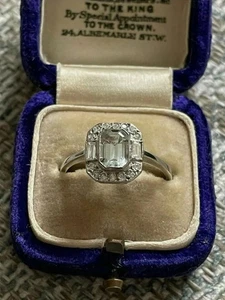 Diamante talla esmeralda vintage Art Deco de 1,80 quilates acabado oro blanco de 14 quilates de la década de 1890 - Imagen 1 de 8