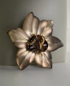 ALEXIS BITTAR Large Glowing Lucite Flower Brooch Signed Crystal Floral Brown - Picture 1 of 11