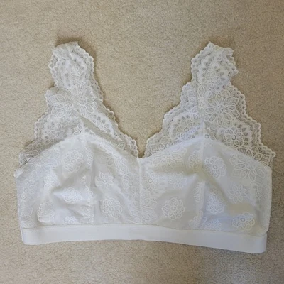 Lace Bralette Size 2X Lace Scalloped Straps Lined Cups Stretch White Wireless - Image 1 of 4