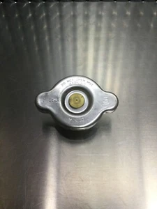 POLARIS PRESSURE CAP 2511270 2511189 t374 - Picture 1 of 3