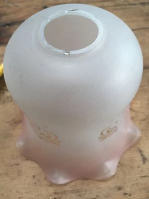  VINTAGE TRADITIONAL RUFFLED EDGE GLASS HURRICANE STYLE SHADE - LIGHT PINK - Image 1 of 4