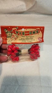 Vintage Gift Packages Tie-Ons Christmas Holy Berries, JAPAN, NOS - Picture 1 of 4