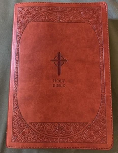 NABRE New American Bible Holy Bible [Brown] by Catholic Bible Press  - Imagen 1 de 2