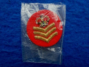 BRITISH ARMY STAFF SQUADRON SERGEANTS GOLD ON SCARLET MESS DRESS RANK BADGE - Picture 1 of 2