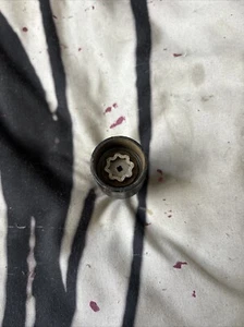 LLAVE TUERCA RUEDA BLOQUEO MERCEDES CÓDIGO UNA PIEZA ORIGINAL MERCEDES BUEN ESTADO - Imagen 1 de 3