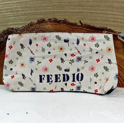 Bolsa de maquillaje Clarins Feed 10 Woman on a Mission bolsa 10 x 5 x 2 tela reciclada Foto 1 de 4