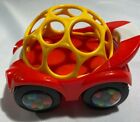 Jouet bébé pour enfants II Inc OBall hochet et rouleau voiture rouge jaune coloré.