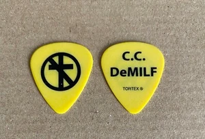 RELIGIONE CATTIVA - C.C. DeMILF Greg Histon 2009 Tour Plettro per chitarra giallo nero - Foto 1 di 1
