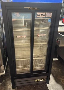 TRUE GDM-11SD SLIDING GLASS DOOR COOLER REFRIGERATOR COMMERCIAL MERCHANDISER - Picture 1 of 10