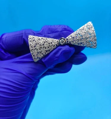 Precioso broche racimo de 2 quilates redondo diamante simulado chapado en oro blanco de 14 quilates Foto 1 de 4