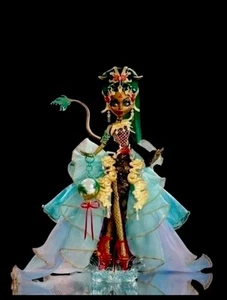 Monster High 2024 Fang Vote Jinafire Long with art poster!!!Read Below 4 Details - Picture 1 of 3