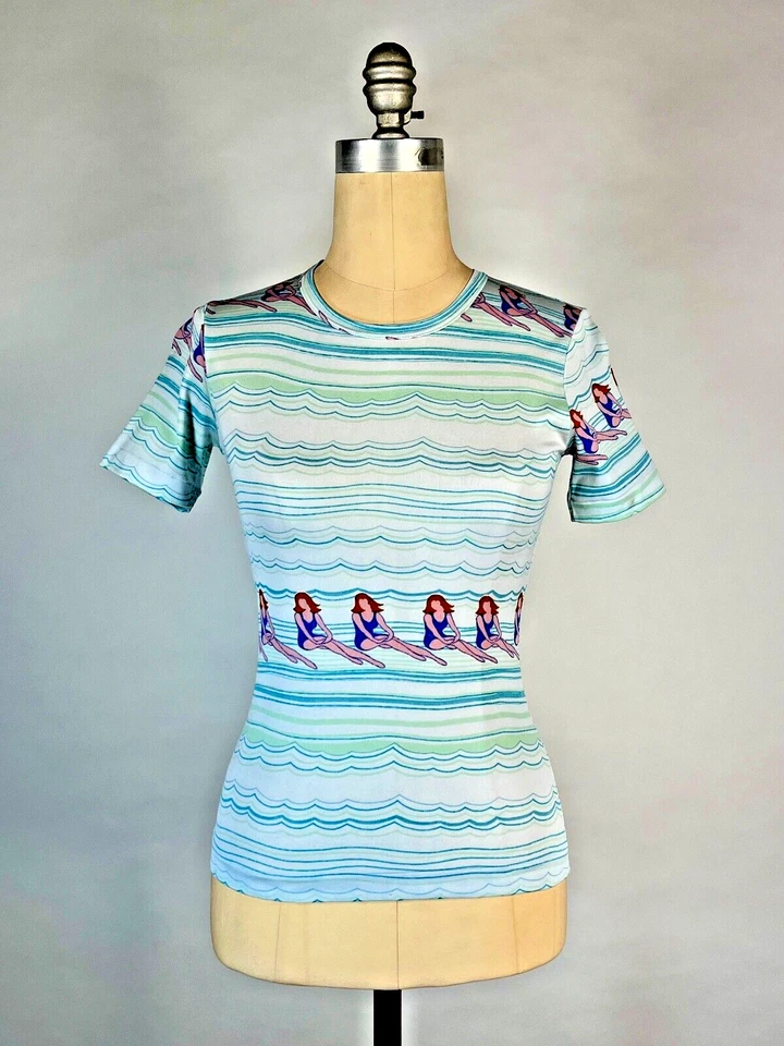Vintage Años 70 GRÁFICO Traje De Baño Azul Claro Belleza Y Ondas Estampado Camiseta Camiseta Foto 1 de 4