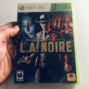 L.A. Noire (Microsoft Xbox 360, 2011) Complete but broken case