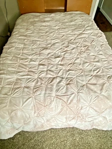 Monique Lhuillier & Pottery Barn Kids Pink Queen Tufted Comforter & Sham Queen - Picture 1 of 8