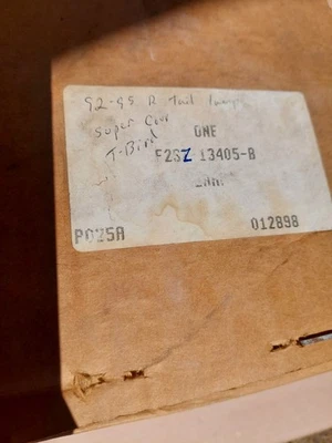 1992 - 1995 FORD THUNDERBIRD SUPER COUPE RH TAIL LAMP ASSEMBLY NEW OLD STOCK - Image 1 of 4