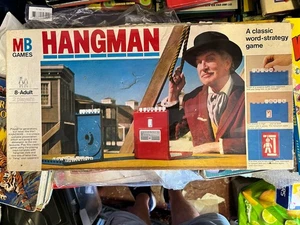 MB Games - Hangman Board Game 1977 (missing 1 Letter Tile) - Picture 1 of 3