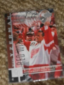 Uncommon! 1997-98 Upper Deck Game Dated ! Steve Yzerman with Cup - Picture 1 of 2