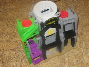 Fisher Price Imaginext Batman Bruce Wayne Manor Tower Juego 2015 - Imagen 1 de 3