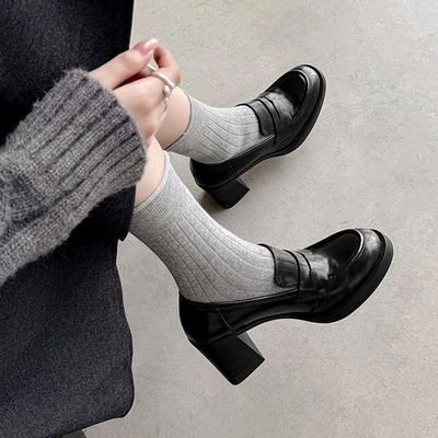 Mocasines británicos para mujer de cuero real de 7,5 cm de tacón alto Mary Jane zapatos para dama Foto 1 de 4