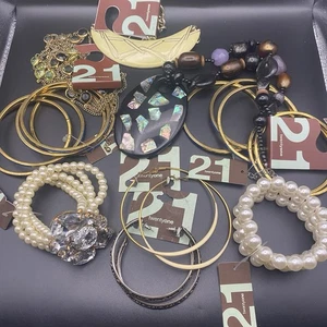 Forever 21 Schmuckset 9 neue markierte Teile Armreifen Armbänder Ohrringe Halsketten XXI - Bild 1 von 10