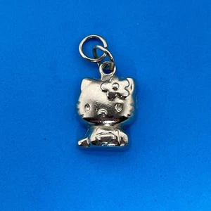 Vintage Hello Kitty Small Heavy Silver Pendant Keychain Fob Charm With Flower 1” - Picture 1 of 3
