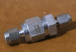 (New, Unused) Swagelok Check Valve SS-CHS2-5 1/8" SS  5 PSI Cracking Pressure - Picture 1 of 6
