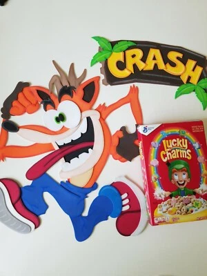 Hoja de espuma grande Crash Bandicoot hecha a mano recorte.   22" de alto.   Foto 1 de 4