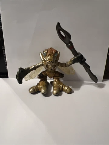 Star Wars Galactic Heroes Geonosian Warrior Action figure 2001 2 inches tall Cover