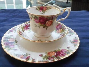 Trío tazas/platillos/platos vintage Royal Albert Old Country Rose - Imagen 1 de 4