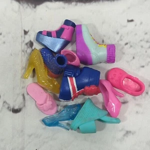 Single Shoes Lot of Fashion Doll Shoes Assorted Singles - Picture 1 of 3