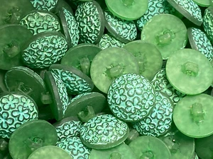 Green Matte Frost Floral Daisy Flower Button 21/MM 13/16" Shank - Picture 1 of 2