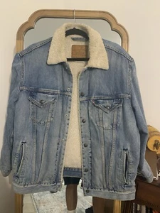 Levis Denim Sherpa Lined Trucker Jacket - Picture 1 of 5