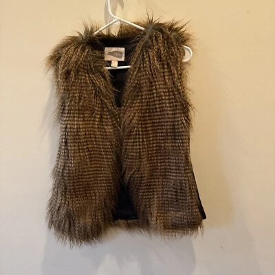 Forever 21 Love 人造毛皮露天背心女式小号米色黑色无袖 Funk — 第 1/4 张图片