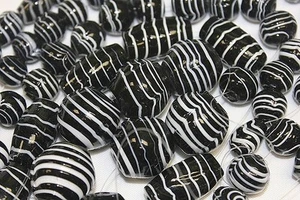 Cuentas de vidrio hechas a mano-*BLANCO Y NEGRO* Colección -*24 y 48 cuentas/paquete * - Imagen 1 de 14