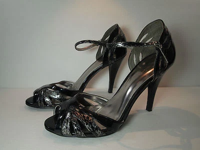 Tacones Charlotte Russe negros con correa al tobillo - talla 9 Foto 1 de 4