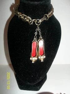 vintage 7"charm bracelet with rhinestone slippers - Picture 1 of 4
