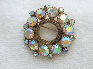VINTAGE KLARE IRISIERENDE STRASS KRANZ BROSCHE - Bild 1 von 2