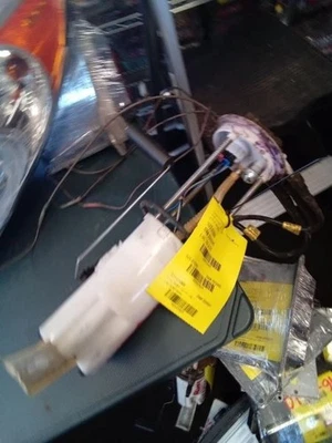 1997-1998 CHEVROLET BLAZER S10/JIMMY S15 Fuel Pump Assembly Fits 4 Door - Image 1 of 4