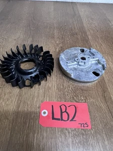 Volante Briggs & Stratton OEM 594054 y ventilador 594102 - Excelente estado - Imagen 1 de 3