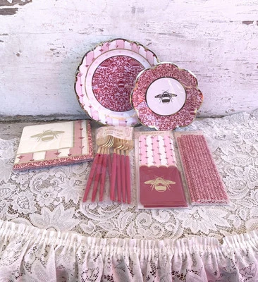 TOTALMENTE NUEVO Bridgerton Rojo/Rosa Profundo/Dorado Abeja Lote De 6 Suministros De Fiesta Foto 1 de 4