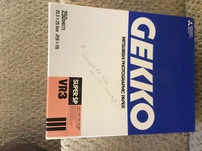 Papel Blanco y Negro GEKKO MITSUBISHI (Brillante, Suave, Duro Neutro Tono Negro)  Foto 1 de 4