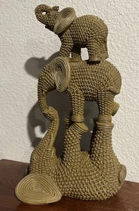 Elephants Stacked Statue - Picture 1 of 4