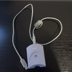 Czytnik/zapis kart pamięci Sony MSAC-US1 z oryginalnym kablem USB Sony (odczyt) - Zdjęcie 1 z 3