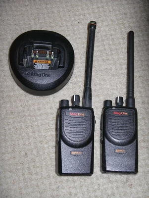 MAG-ONE BPR20 16 channel transceiver pair with charger - Image 1 of 4